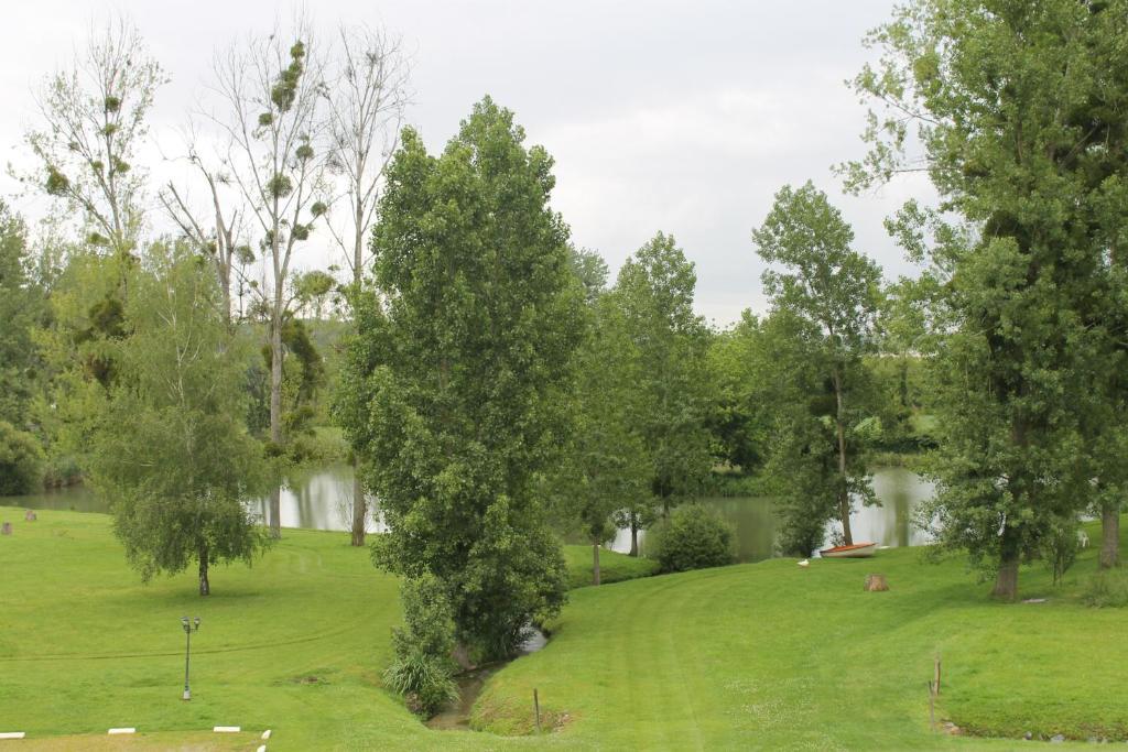 Domaine De Presle Saumur, The Originals Relais Distre Room photo